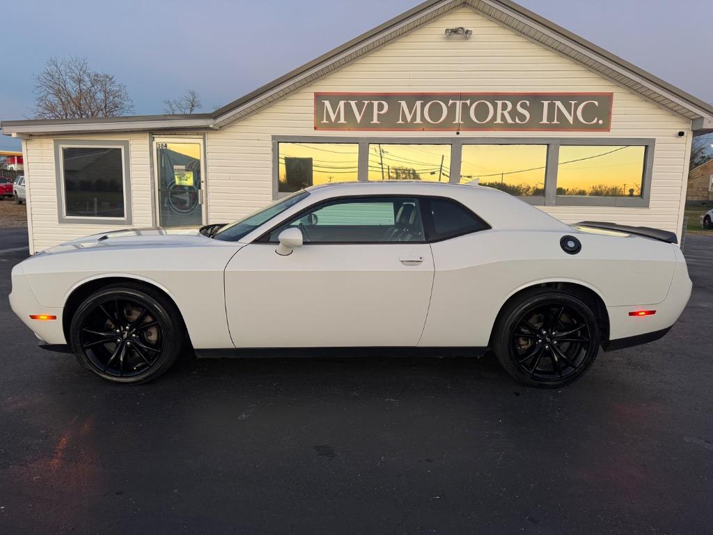 2017 Dodge Challenger SXT Plus's photo