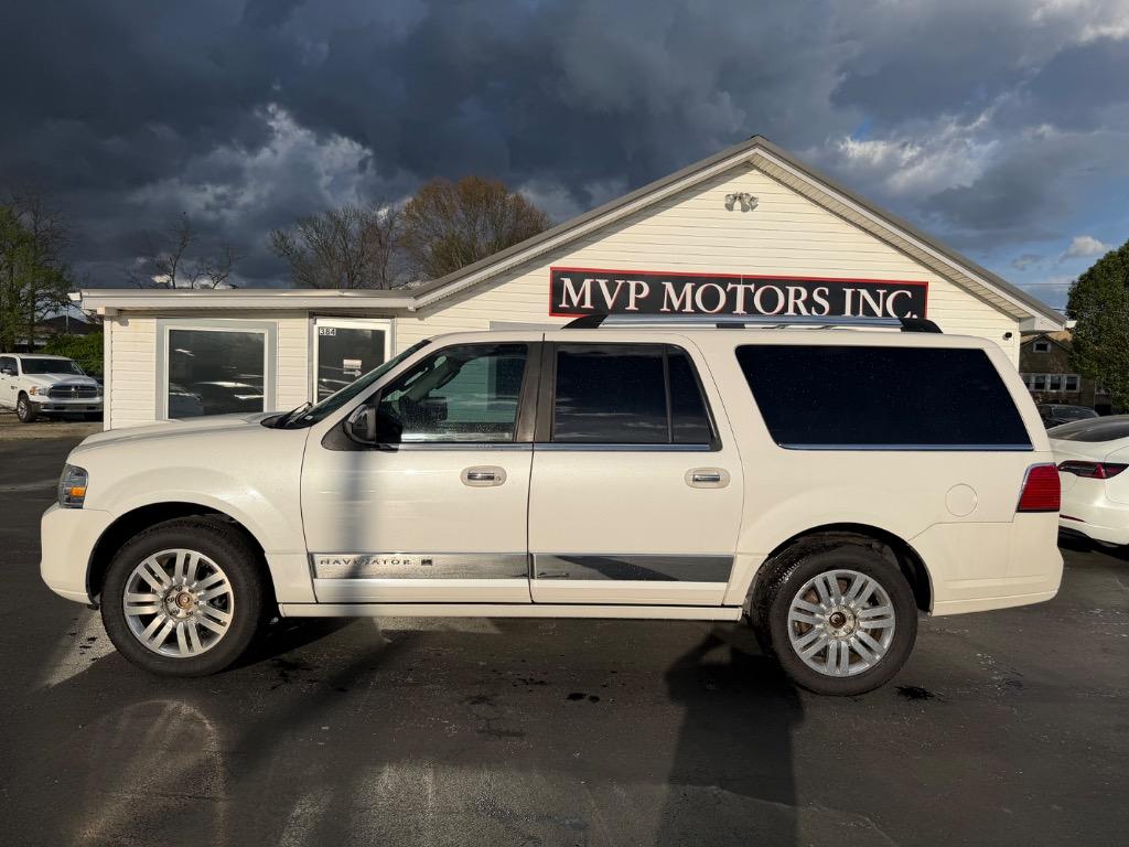 2013 Lincoln Navigator Base